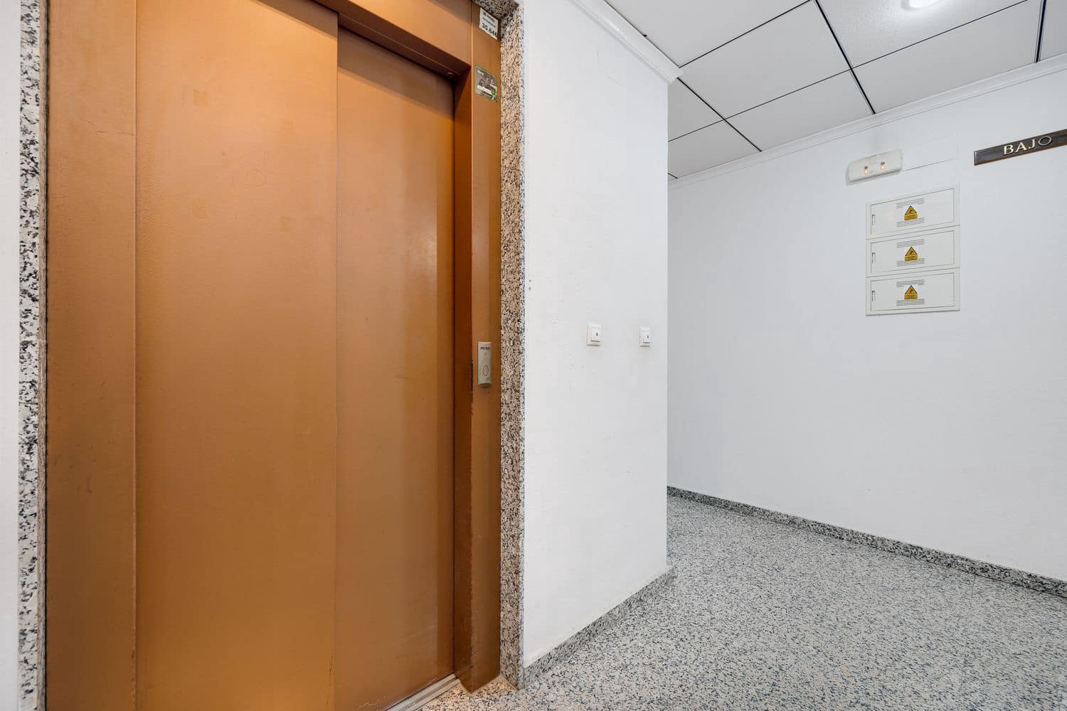 2 makuuhuone Huoneisto myytävänä paikassa Torrevieja mukana 
autotalli - 148 000 € (Ref: 9406223)