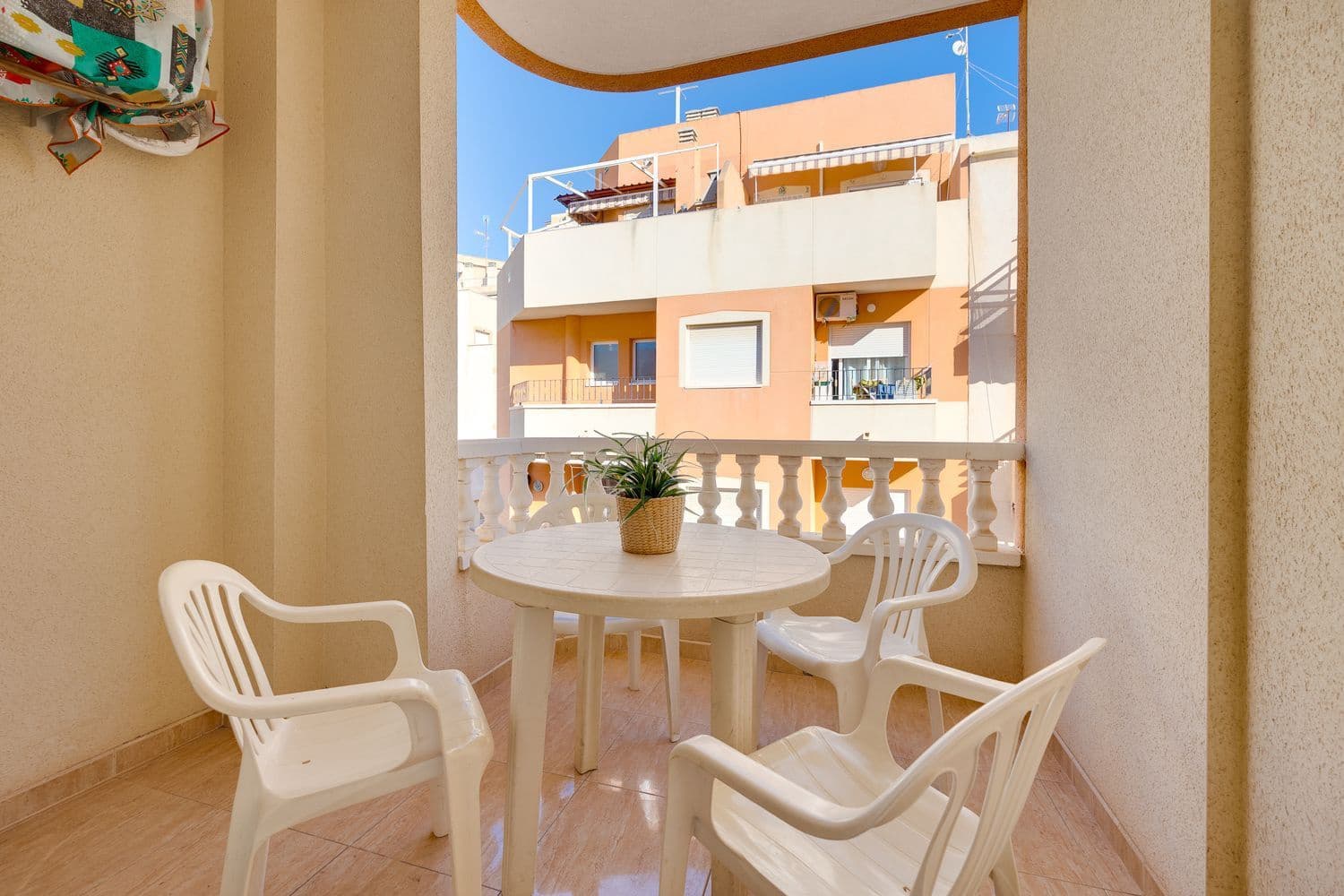 2 makuuhuone Huoneisto myytävänä paikassa Torrevieja mukana 
autotalli - 148 000 € (Ref: 9406223)