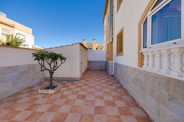 3 soveværelse Byhus til salg i El Chaparral - La Siesta - La Torreta, Torrevieja med swimmingpool garage - € 179.900 (Ref: 9418986)