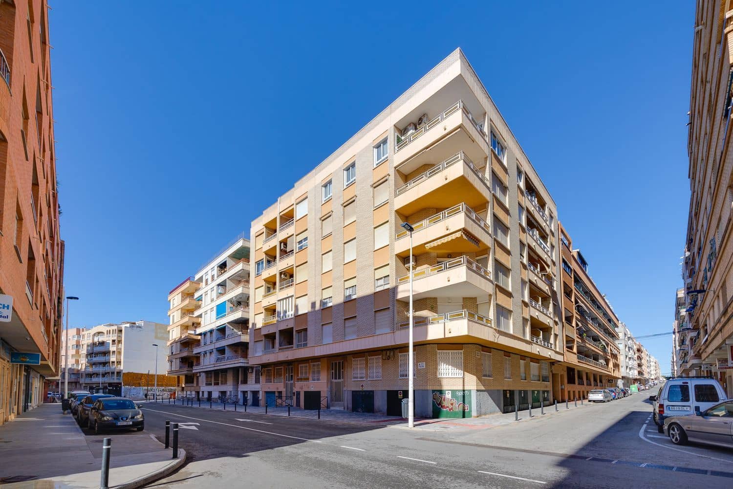 3 soveværelse Lejlighed til salg i Torrevieja med garage - € 199.000 (Ref: 9418987)