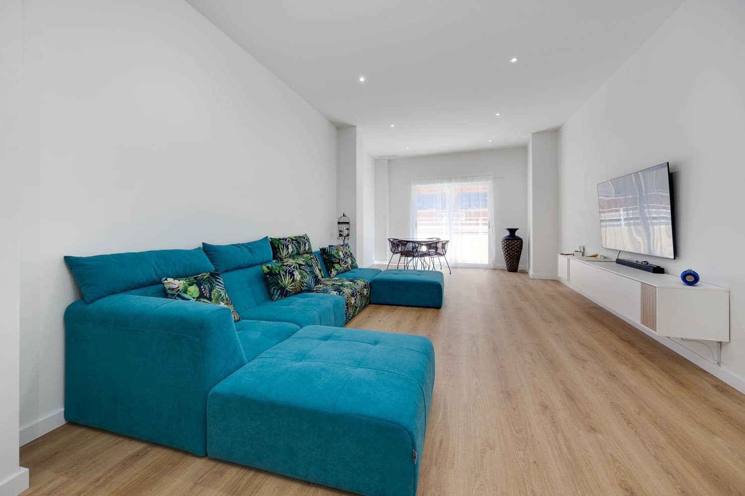 2 bedroom Apartment for sale in Torrevieja with garage - € 219,000 (Ref: 9421808)