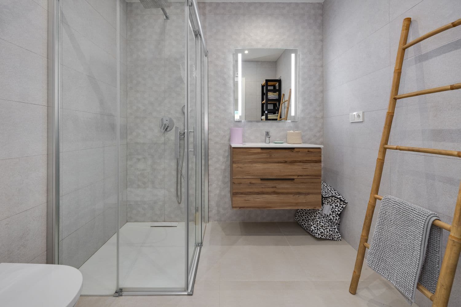 2 bedroom Apartment for sale in Torrevieja with garage - € 219,000 (Ref: 9421808)