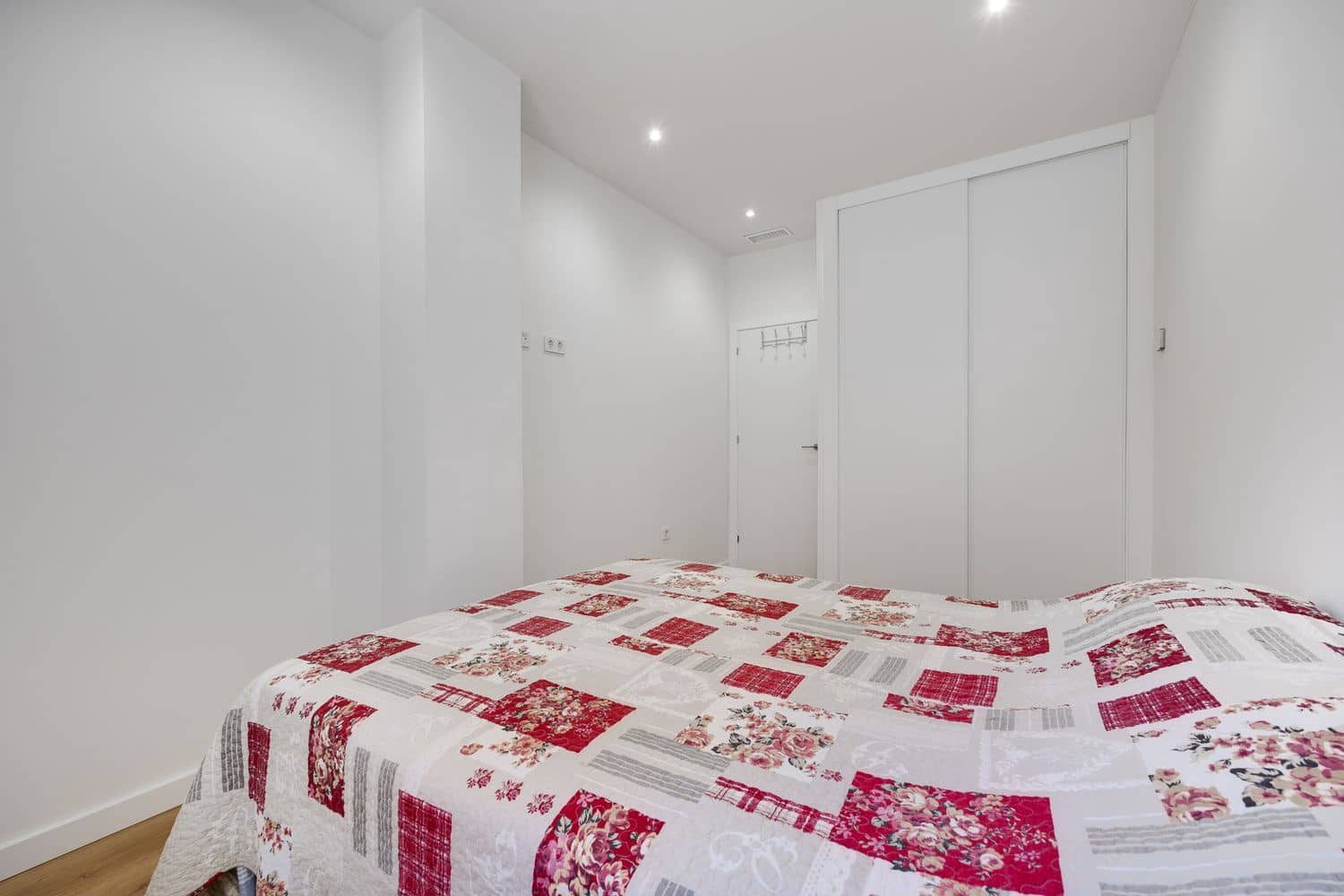 2 bedroom Apartment for sale in Torrevieja with garage - € 219,000 (Ref: 9421808)