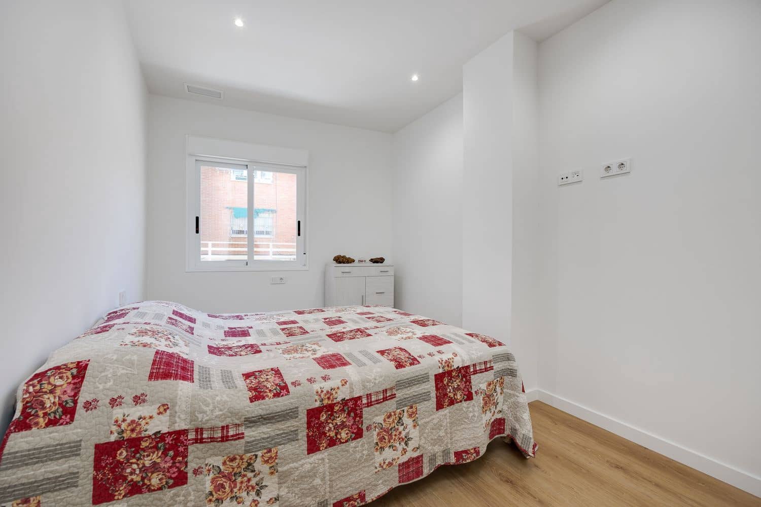 2 bedroom Apartment for sale in Torrevieja with garage - € 219,000 (Ref: 9421808)