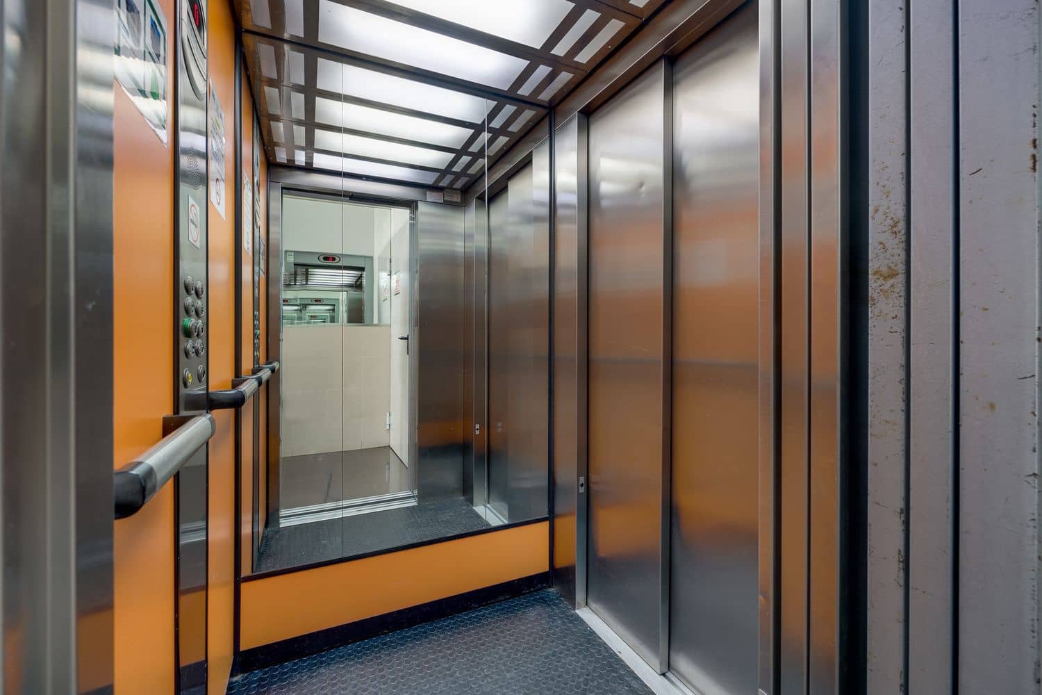 2 bedroom Apartment for sale in Torrevieja with garage - € 219,000 (Ref: 9421808)