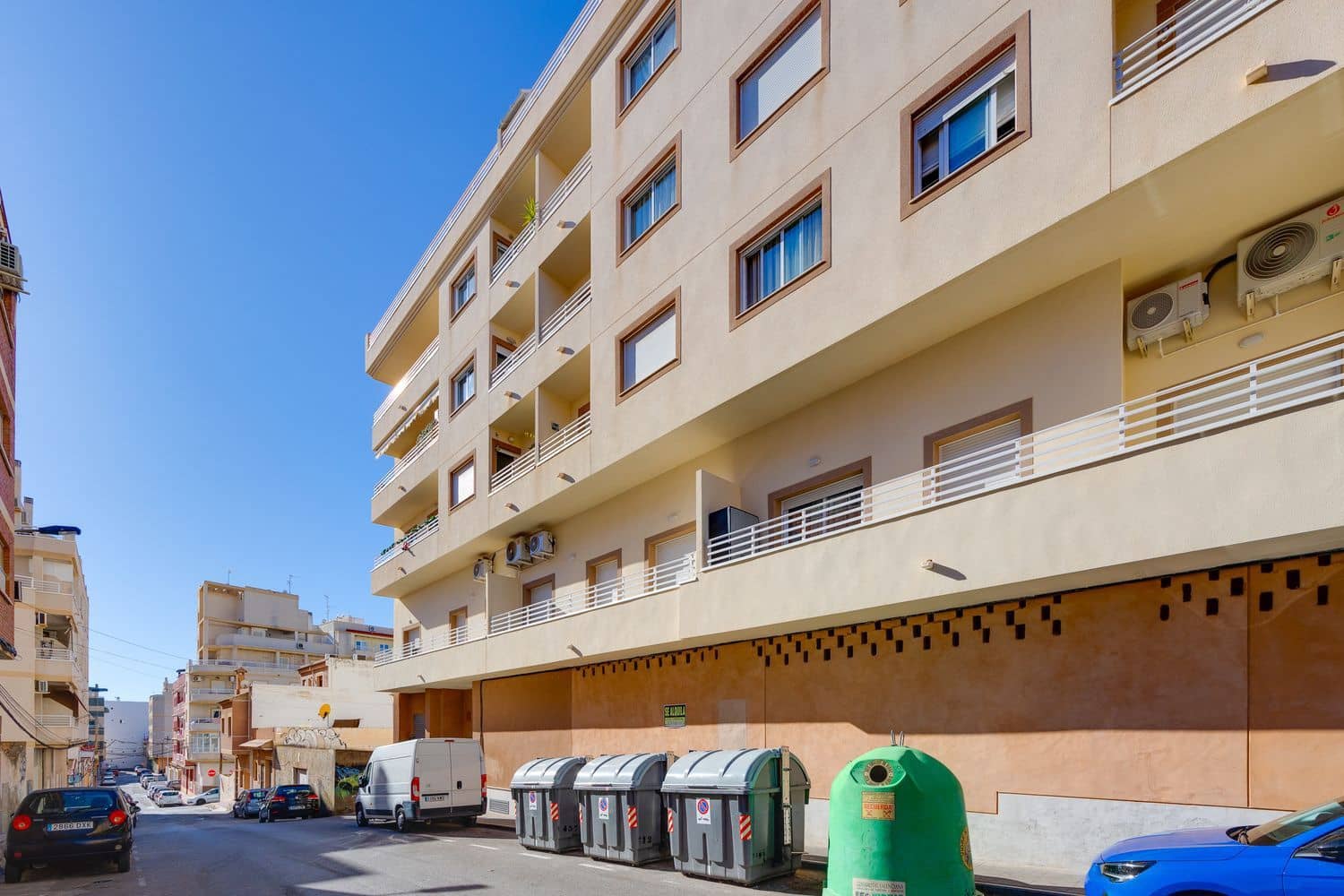 2 bedroom Apartment for sale in Torrevieja with garage - € 219,000 (Ref: 9421808)
