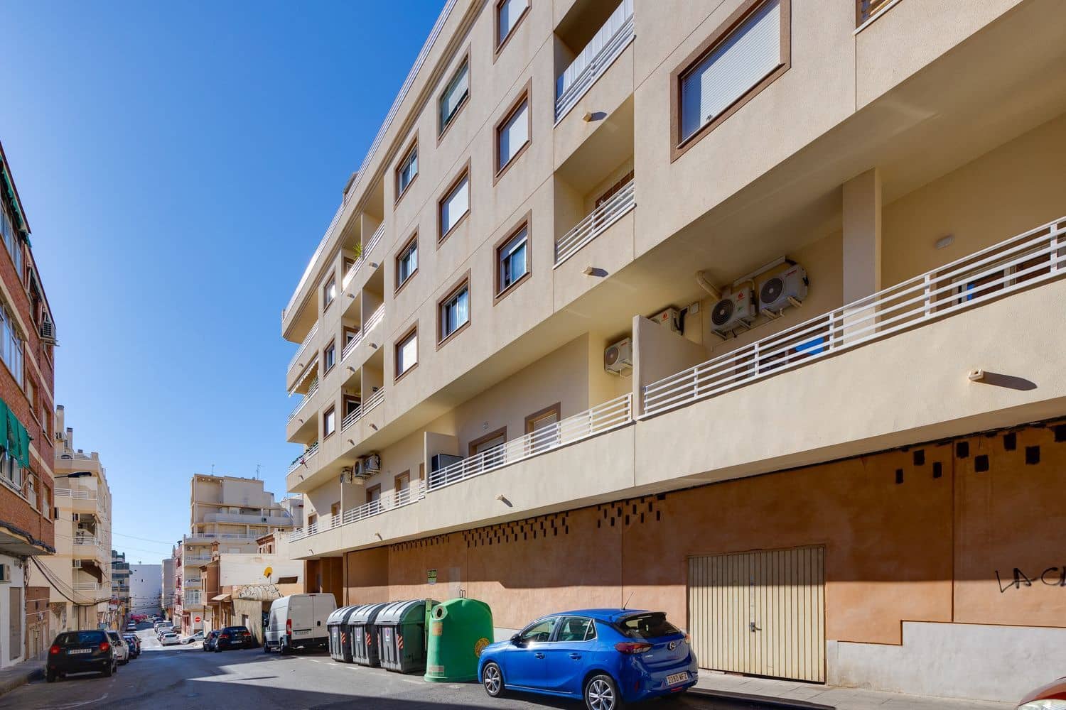 2 bedroom Apartment for sale in Torrevieja with garage - € 219,000 (Ref: 9421808)