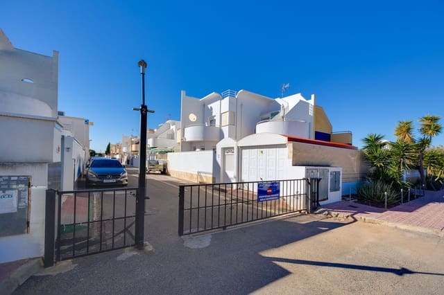2 soverom Hus til salgs i El Chaparral - La Siesta - La Torreta, Torrevieja med svømmebasseng garasje - € 145 000 (Ref: 9436697)