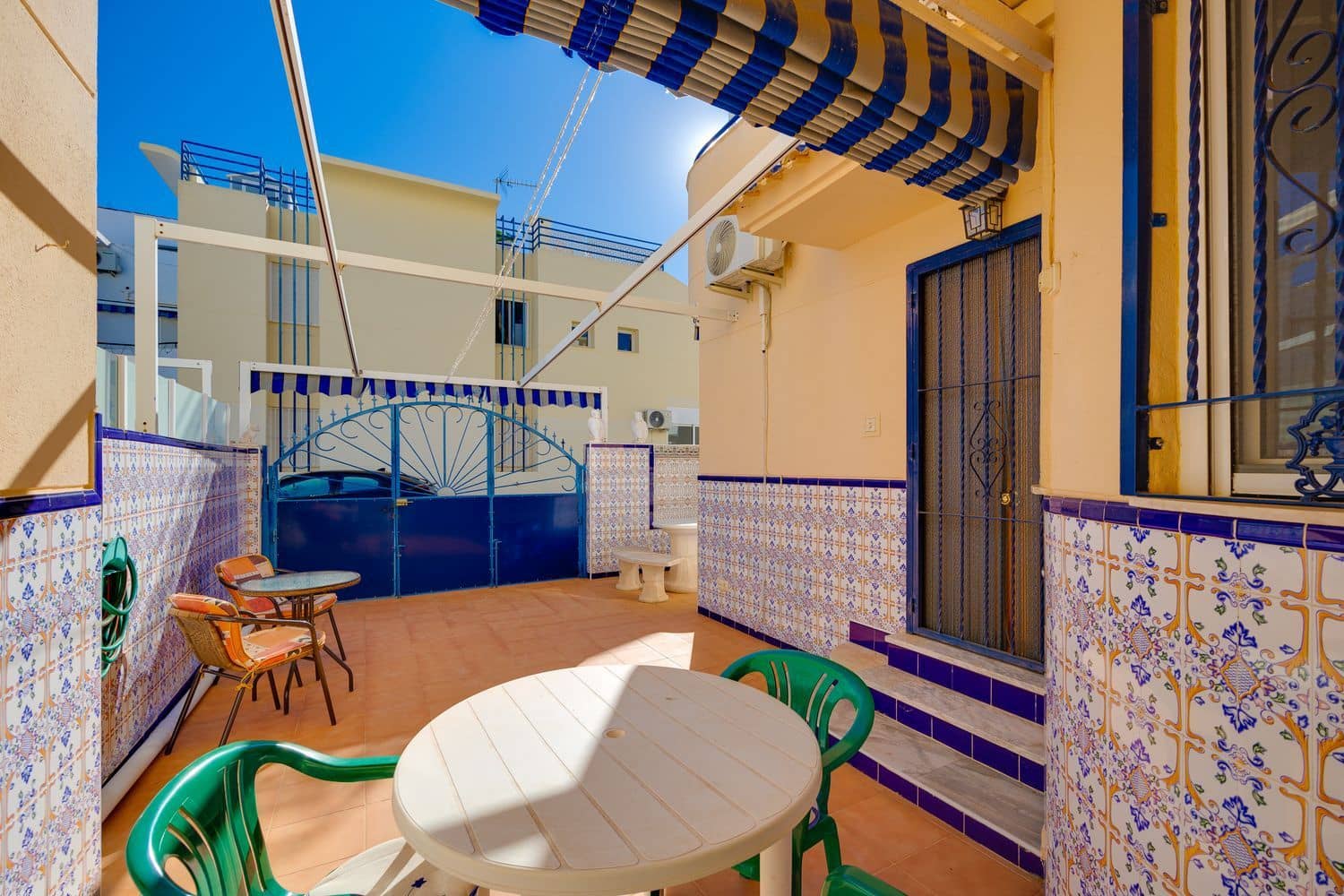 2 soverom Hus til salgs i Torrevieja med svømmebasseng garasje - € 145 000 (Ref: 9436697)