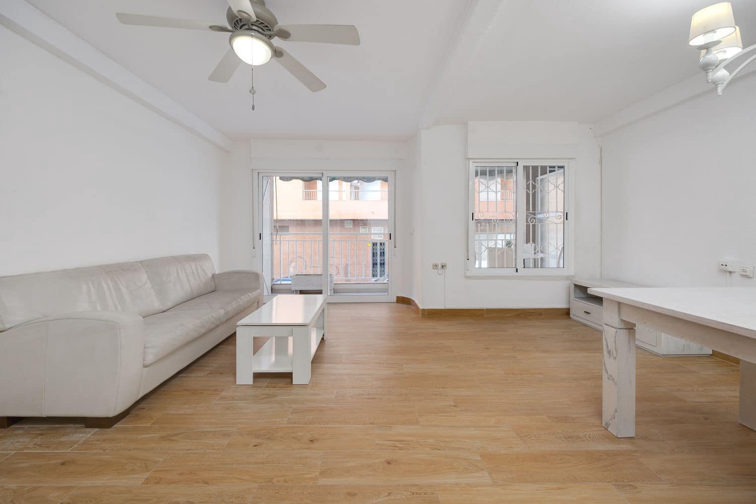 2 makuuhuone Huoneisto myytävänä paikassa Torrevieja mukana 
autotalli - 218 000 € (Ref: 9439482)