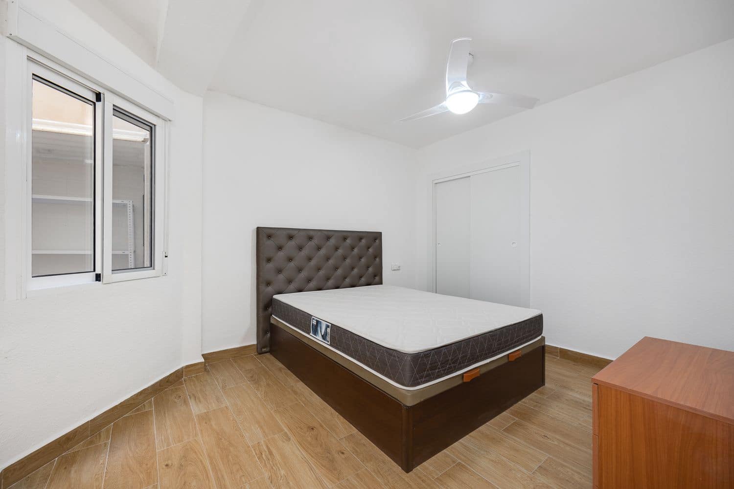 2 makuuhuone Huoneisto myytävänä paikassa Torrevieja mukana 
autotalli - 218 000 € (Ref: 9439482)