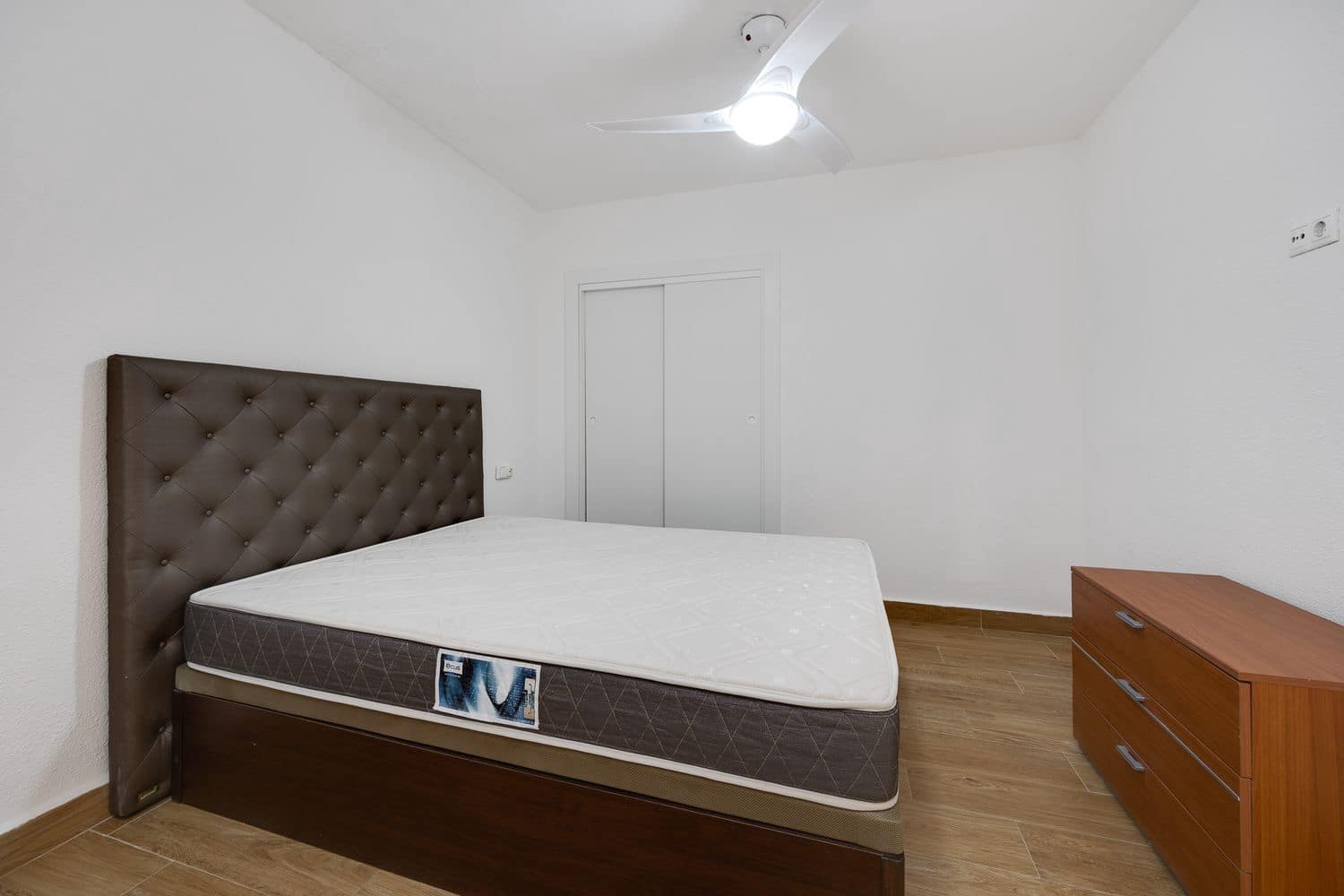 2 makuuhuone Huoneisto myytävänä paikassa Torrevieja mukana 
autotalli - 218 000 € (Ref: 9439482)