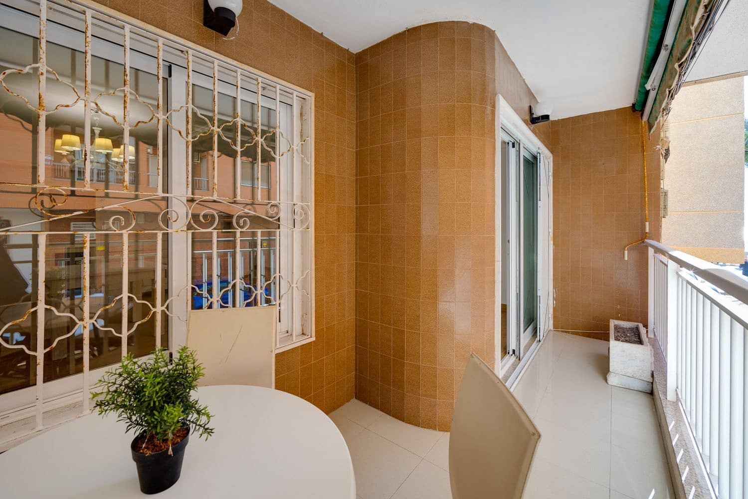 2 Zimmer Apartment zu verkaufen in Torrevieja mit Garage - 218.000 € (Ref: 9439482)