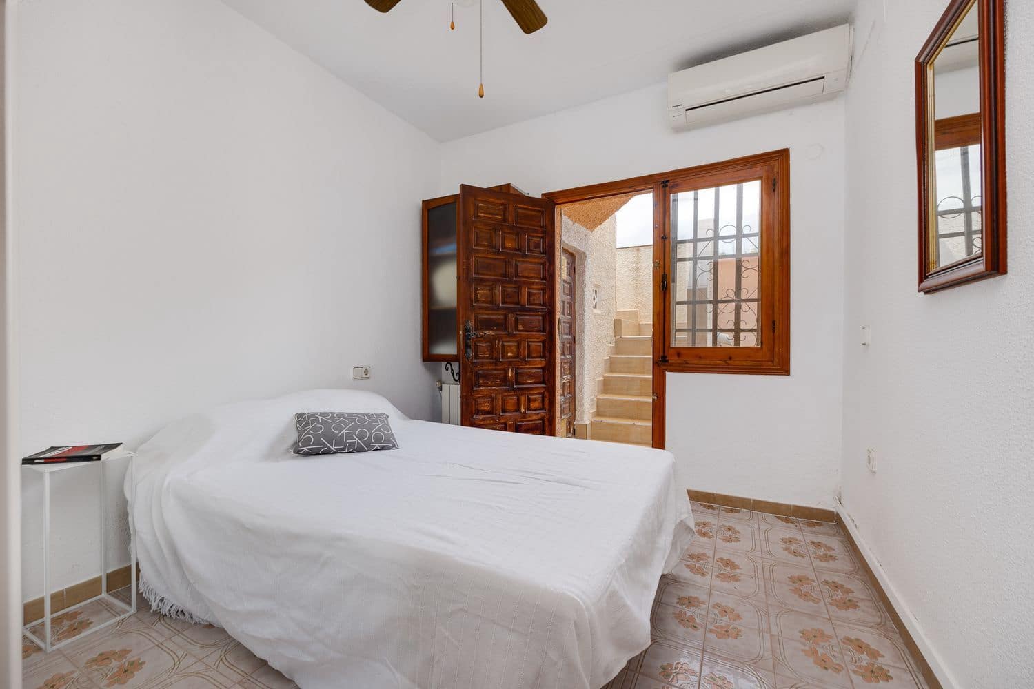 2 makuuhuone Omakotitalo myytävänä paikassa Torrevieja mukana uima-altaan 
autotalli - 138 000 € (Ref: 9452577)