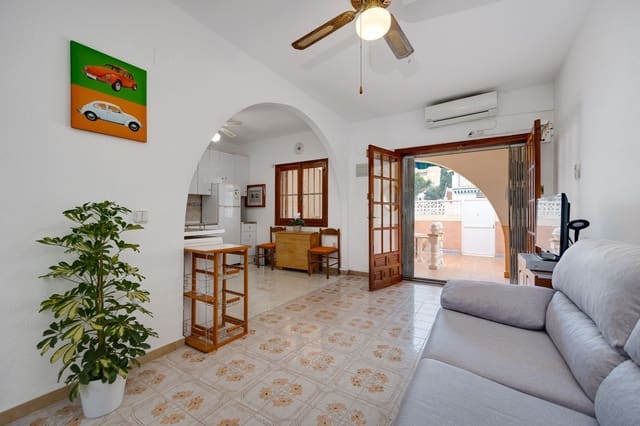 2 makuuhuone Omakotitalo myytävänä paikassa Nueva Torrevieja, Torrevieja mukana uima-altaan 
autotalli - 138 000 € (Ref: 9452577)