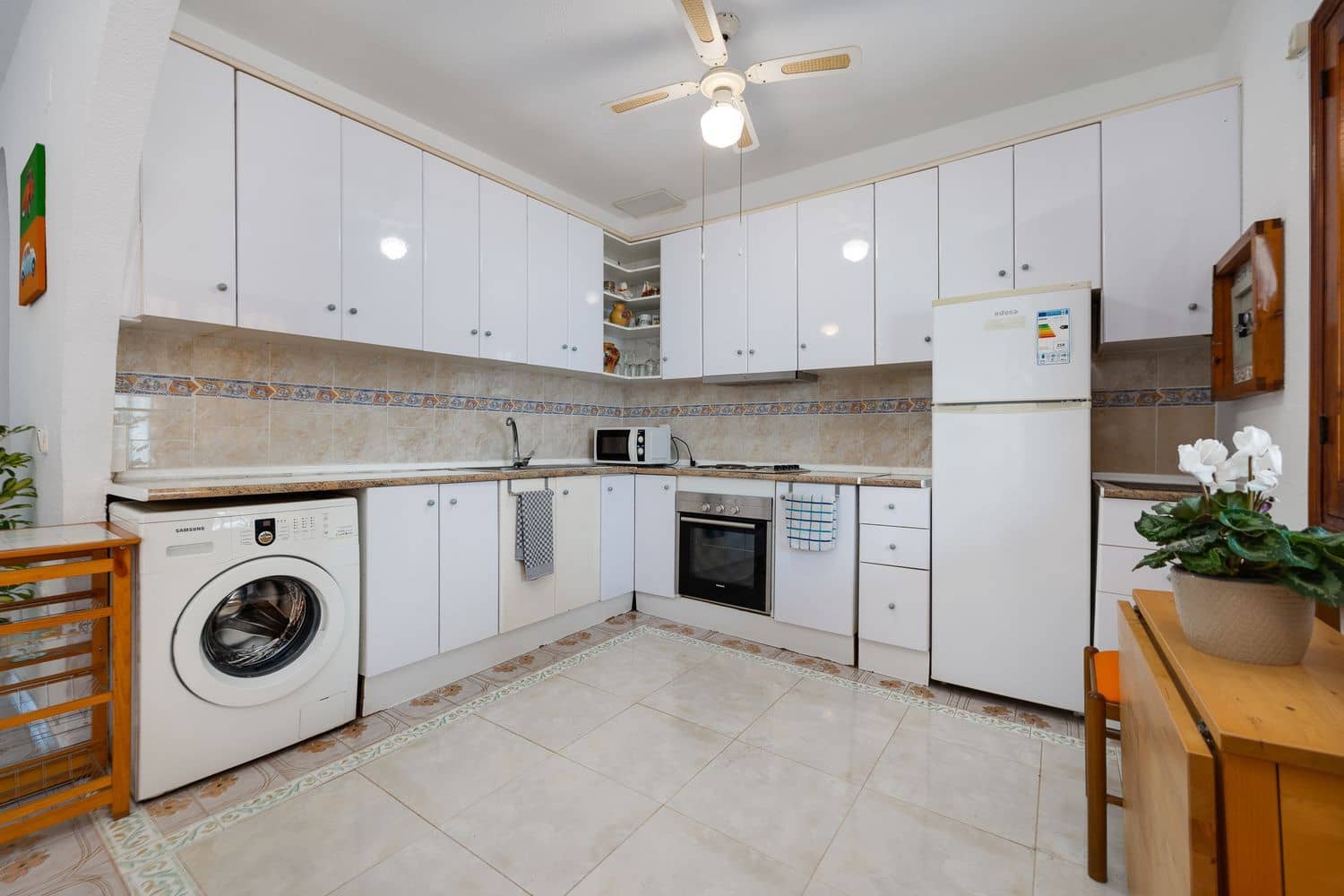 2 makuuhuone Omakotitalo myytävänä paikassa Torrevieja mukana uima-altaan 
autotalli - 138 000 € (Ref: 9452577)