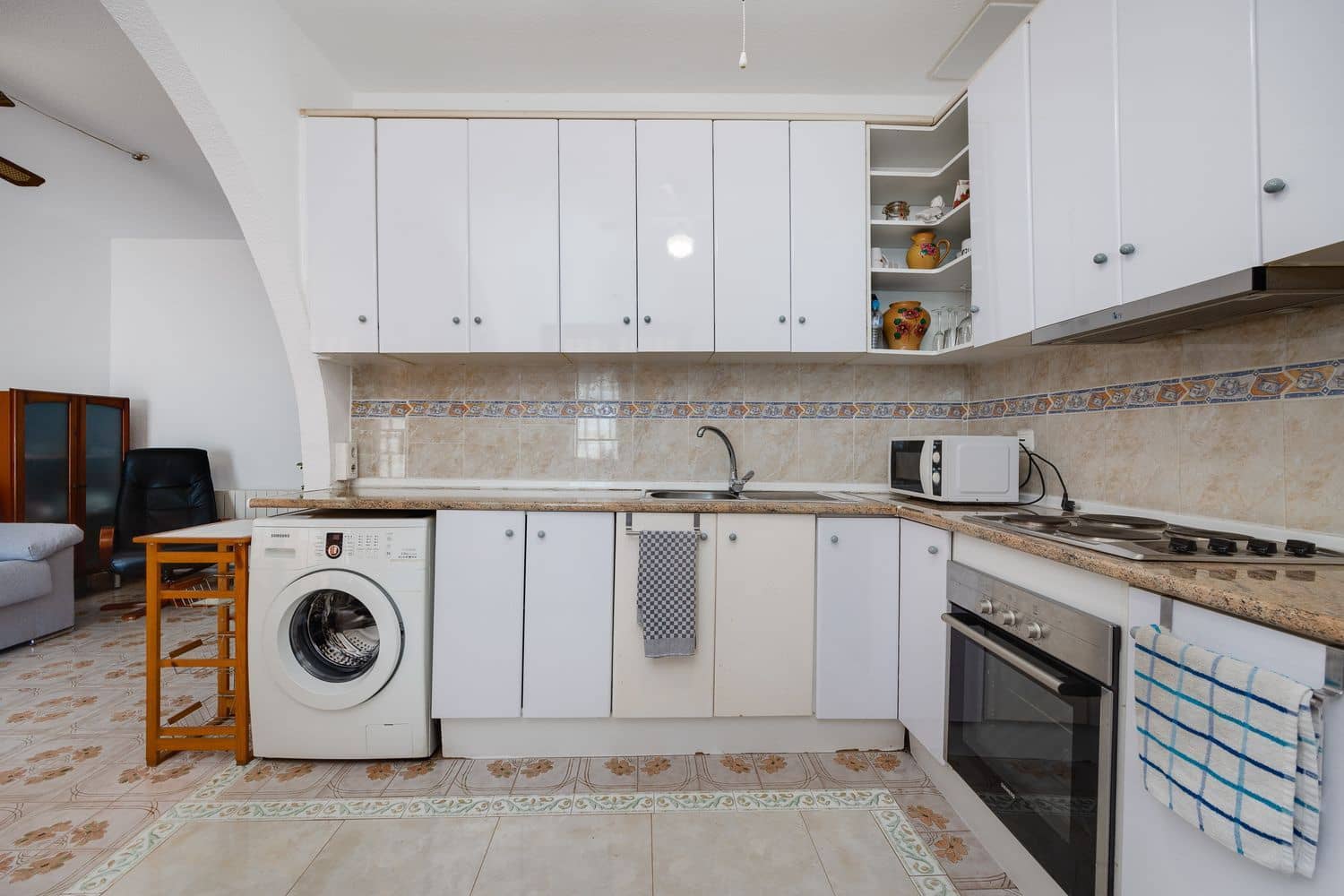 2 makuuhuone Omakotitalo myytävänä paikassa Torrevieja mukana uima-altaan 
autotalli - 138 000 € (Ref: 9452577)