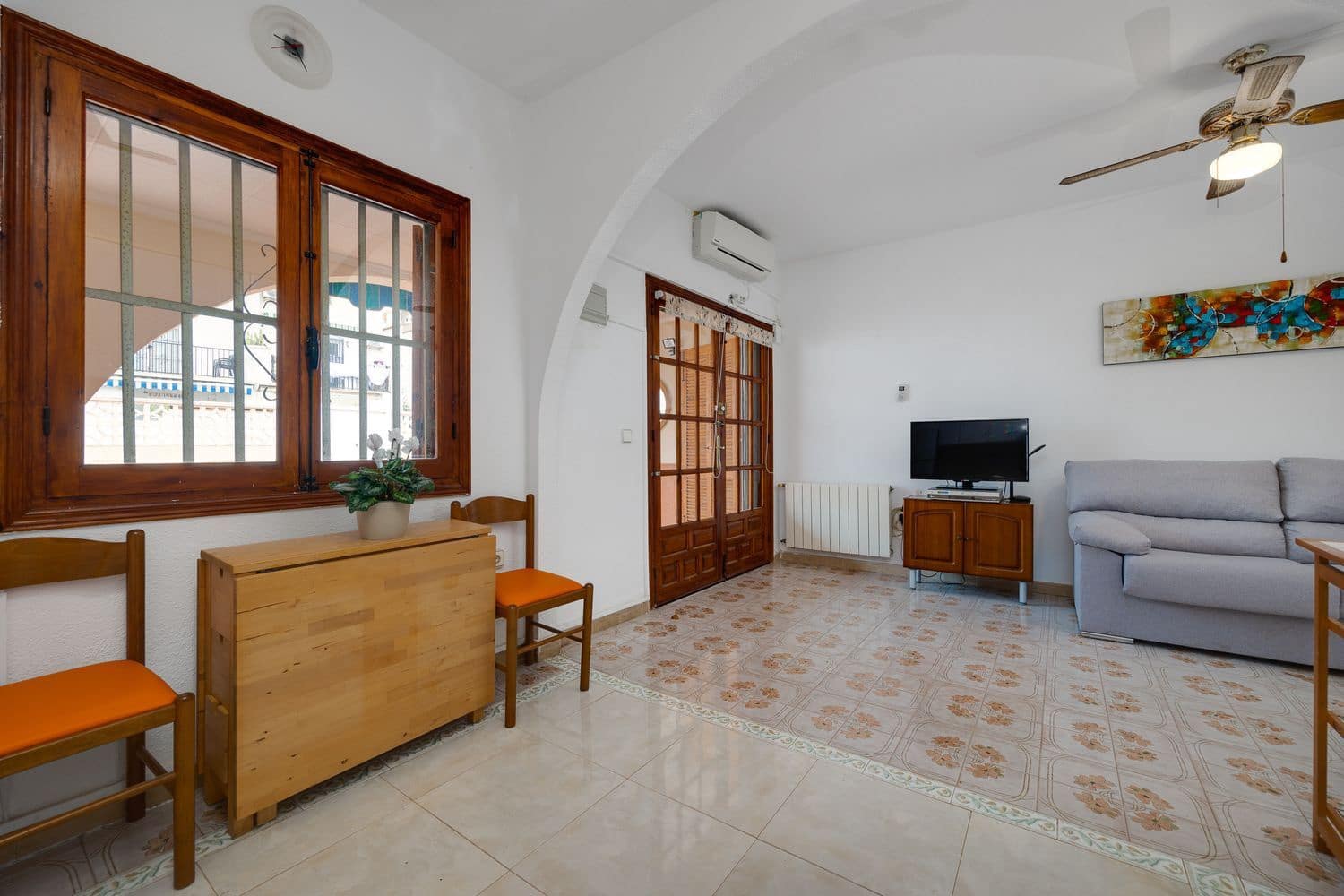 2 makuuhuone Omakotitalo myytävänä paikassa Torrevieja mukana uima-altaan 
autotalli - 138 000 € (Ref: 9452577)