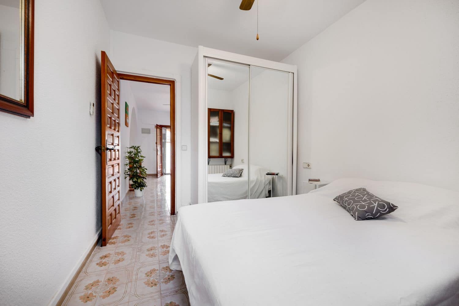 2 makuuhuone Omakotitalo myytävänä paikassa Torrevieja mukana uima-altaan 
autotalli - 138 000 € (Ref: 9452577)