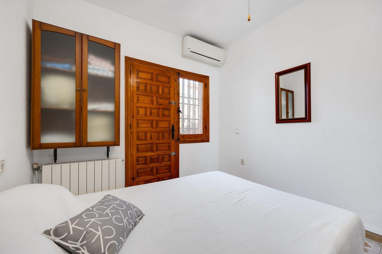 2 makuuhuone Omakotitalo myytävänä paikassa Torrevieja mukana uima-altaan 
autotalli - 138 000 € (Ref: 9452577)