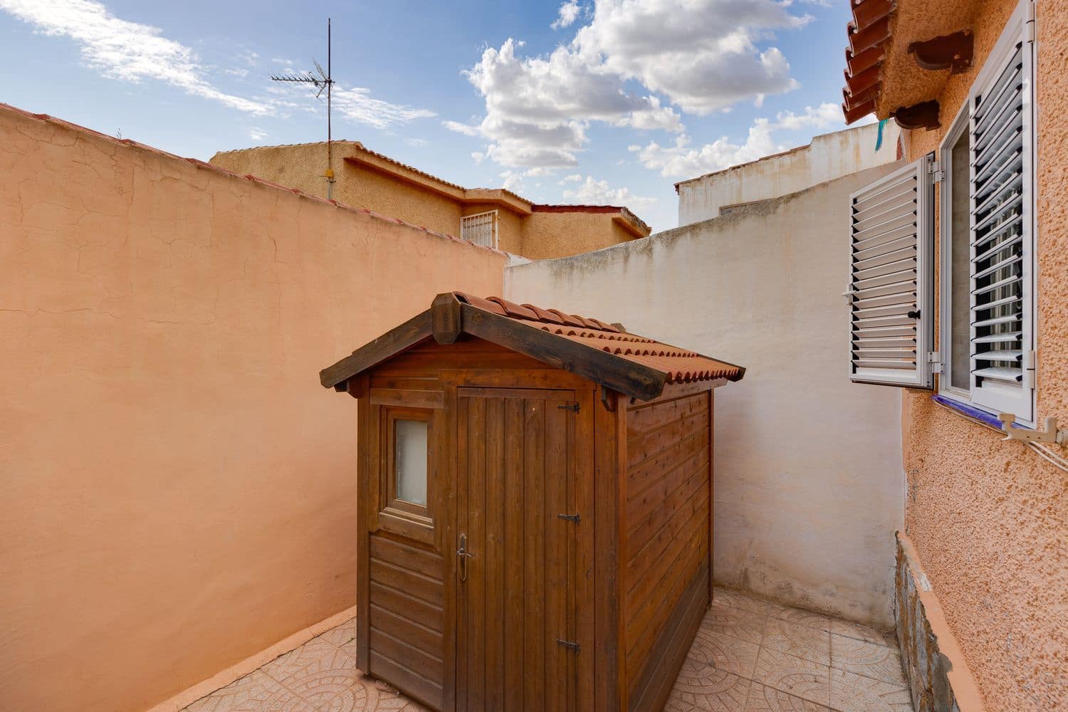 2 makuuhuone Omakotitalo myytävänä paikassa Torrevieja mukana uima-altaan 
autotalli - 138 000 € (Ref: 9452577)