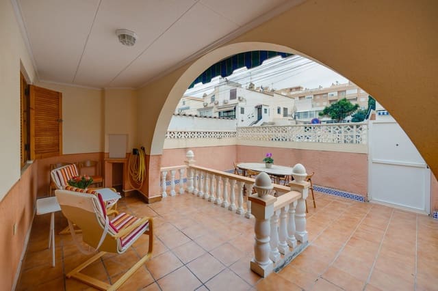 2 makuuhuone Omakotitalo myytävänä paikassa Nueva Torrevieja, Torrevieja mukana uima-altaan 
autotalli - 138 000 € (Ref: 9452577)