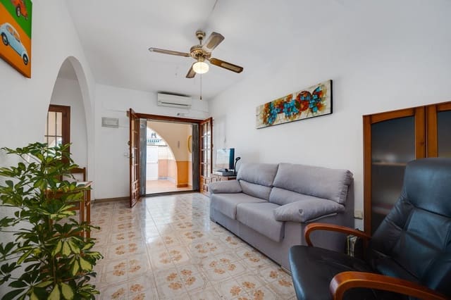 2 makuuhuone Omakotitalo myytävänä paikassa Nueva Torrevieja, Torrevieja mukana uima-altaan 
autotalli - 138 000 € (Ref: 9452577)