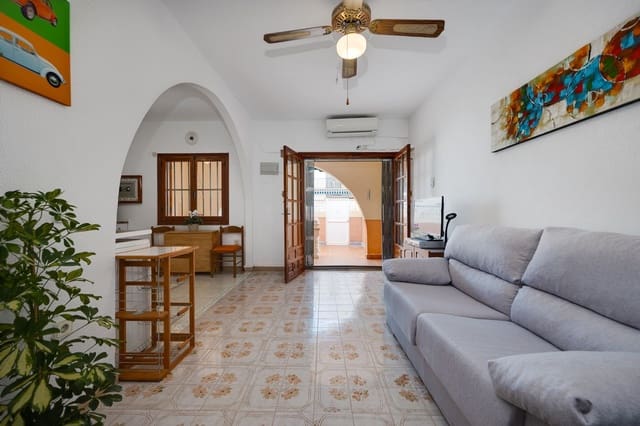 2 makuuhuone Omakotitalo myytävänä paikassa Nueva Torrevieja, Torrevieja mukana uima-altaan 
autotalli - 138 000 € (Ref: 9452577)