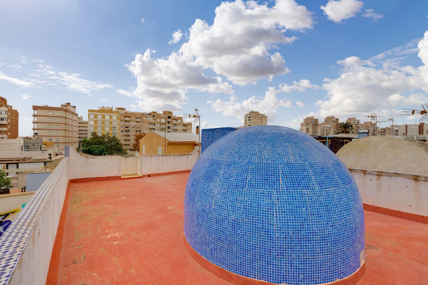 2 makuuhuone Omakotitalo myytävänä paikassa Torrevieja mukana uima-altaan 
autotalli - 138 000 € (Ref: 9452577)