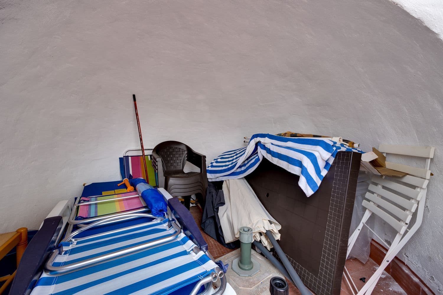 2 makuuhuone Omakotitalo myytävänä paikassa Torrevieja mukana uima-altaan 
autotalli - 138 000 € (Ref: 9452577)