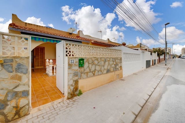 2 makuuhuone Omakotitalo myytävänä paikassa Nueva Torrevieja, Torrevieja mukana uima-altaan 
autotalli - 138 000 € (Ref: 9452577)