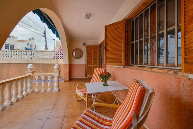 2 makuuhuone Omakotitalo myytävänä paikassa Nueva Torrevieja, Torrevieja mukana uima-altaan 
autotalli - 138 000 € (Ref: 9452577)