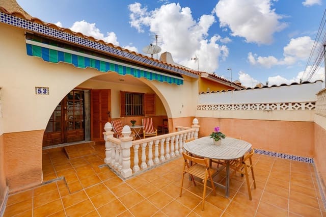 2 makuuhuone Omakotitalo myytävänä paikassa Nueva Torrevieja, Torrevieja mukana uima-altaan 
autotalli - 138 000 € (Ref: 9452577)