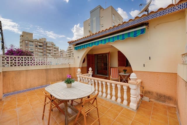 2 makuuhuone Omakotitalo myytävänä paikassa Nueva Torrevieja, Torrevieja mukana uima-altaan 
autotalli - 138 000 € (Ref: 9452577)