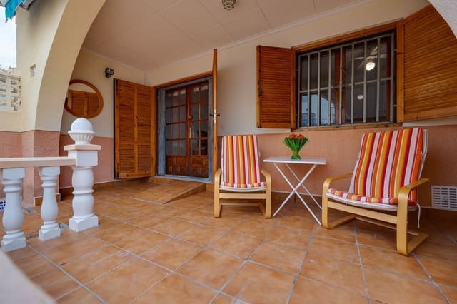 2 makuuhuone Omakotitalo myytävänä paikassa Nueva Torrevieja, Torrevieja mukana uima-altaan 
autotalli - 138 000 € (Ref: 9452577)