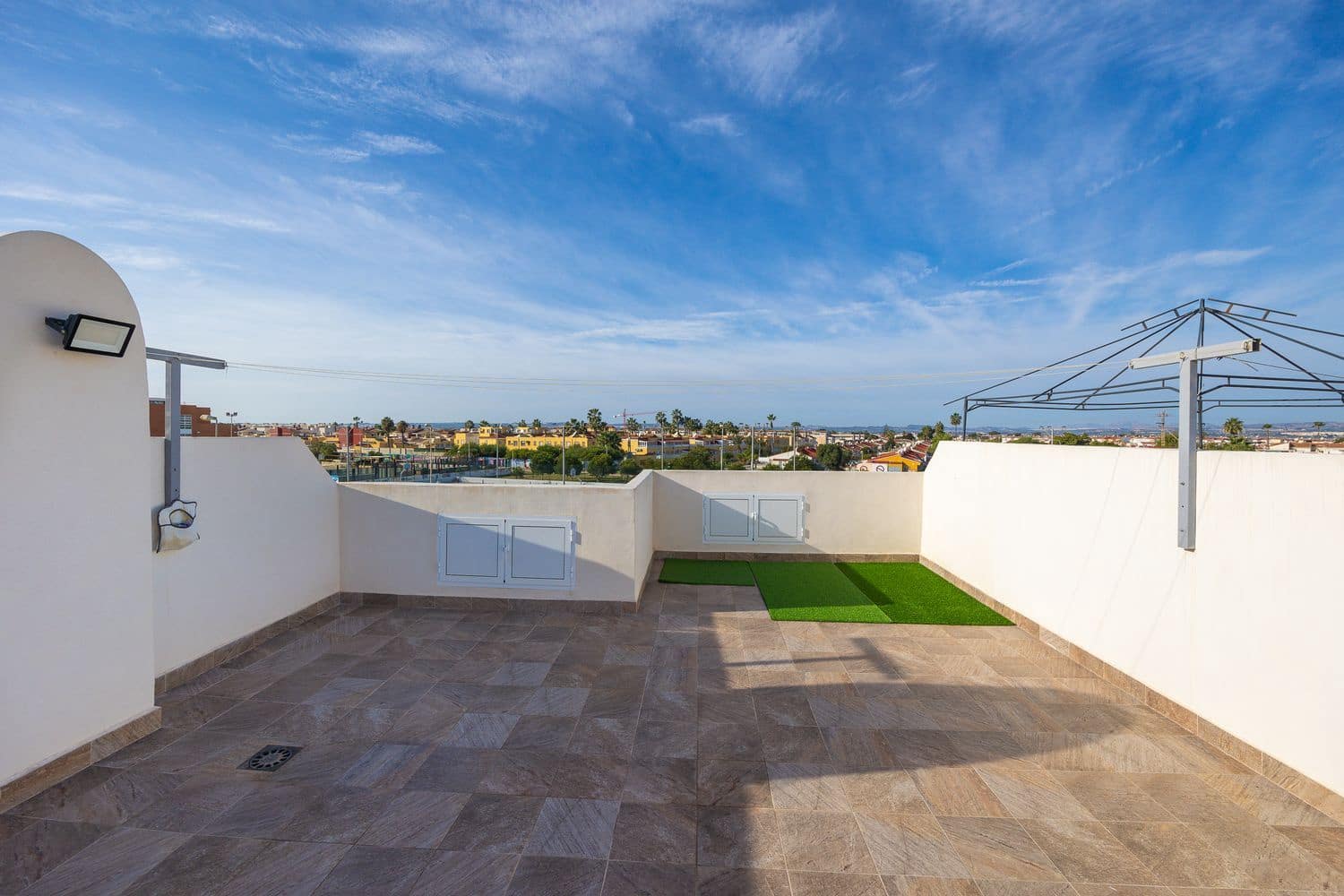 2 soverom Hus til salgs i Torrevieja med svømmebasseng garasje - € 129 000 (Ref: 9471910)