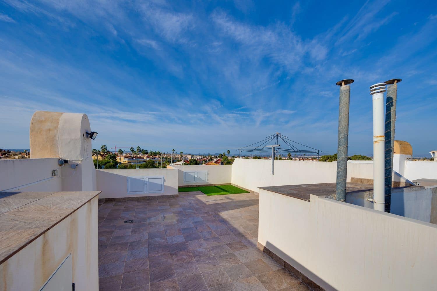 2 soverom Hus til salgs i Torrevieja med svømmebasseng garasje - € 129 000 (Ref: 9471910)