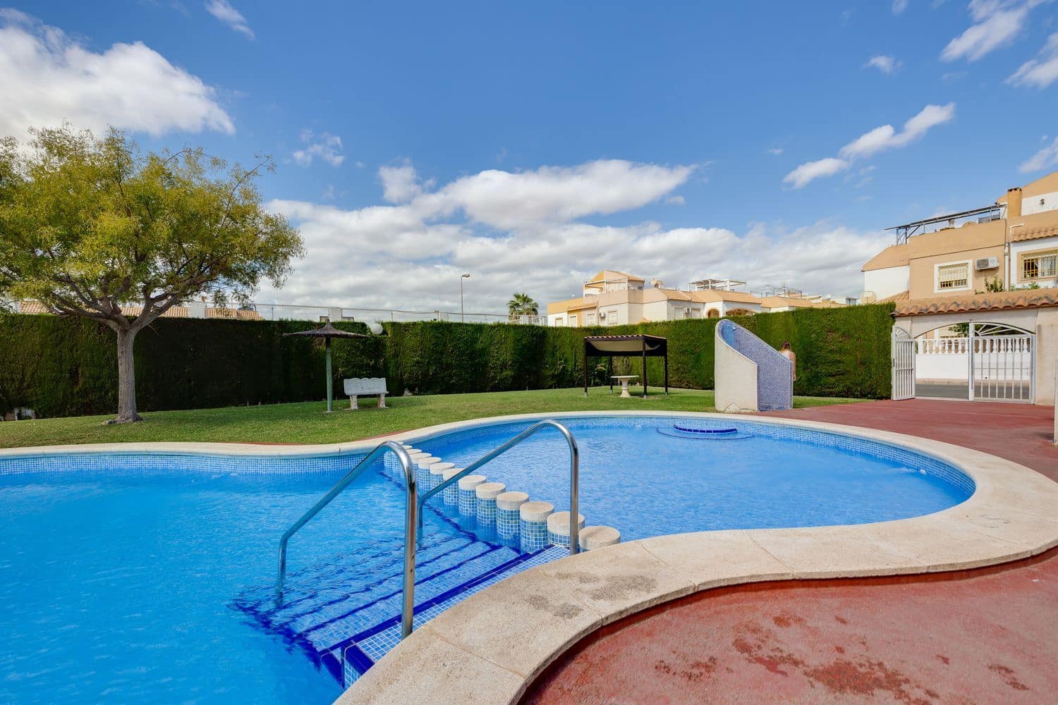 2 soverom Hus til salgs i Torrevieja med svømmebasseng garasje - € 129 000 (Ref: 9471910)