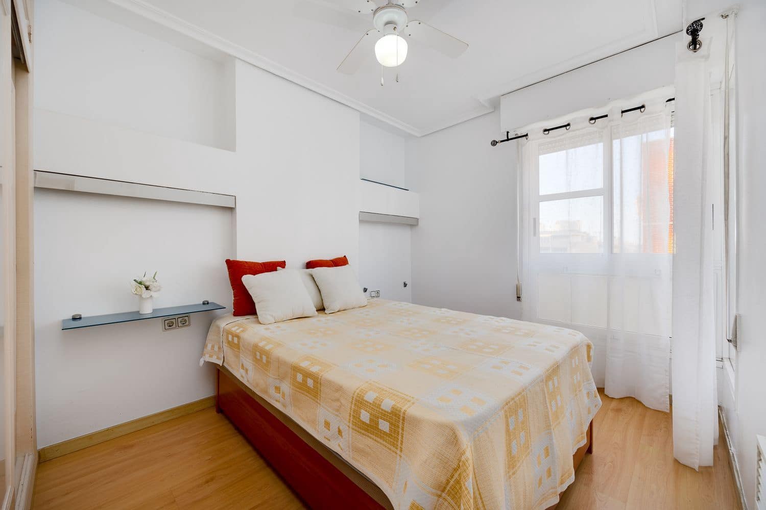 2 soveværelse Lejlighed til salg i Torrevieja med swimmingpool garage - € 159.000 (Ref: 9512041)