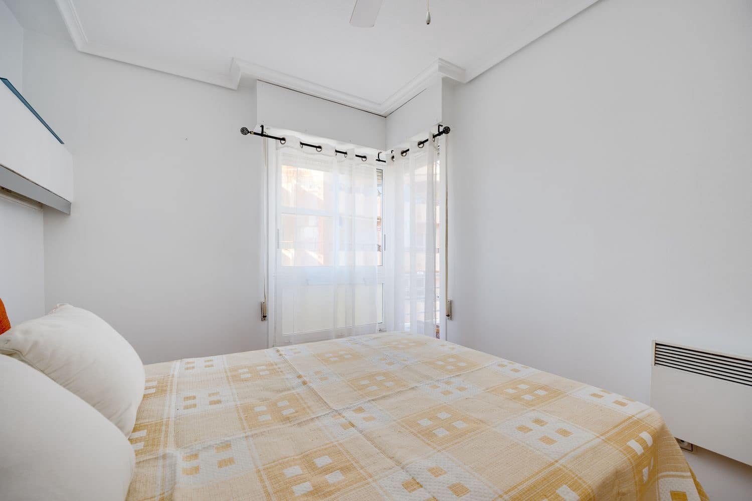 2 soveværelse Lejlighed til salg i Torrevieja med swimmingpool garage - € 159.000 (Ref: 9512041)