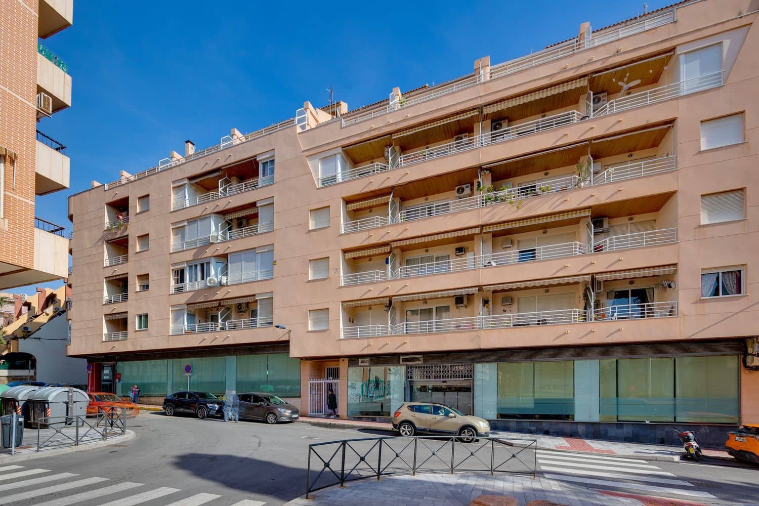 2 soveværelse Lejlighed til salg i Torrevieja med swimmingpool garage - € 159.000 (Ref: 9512041)