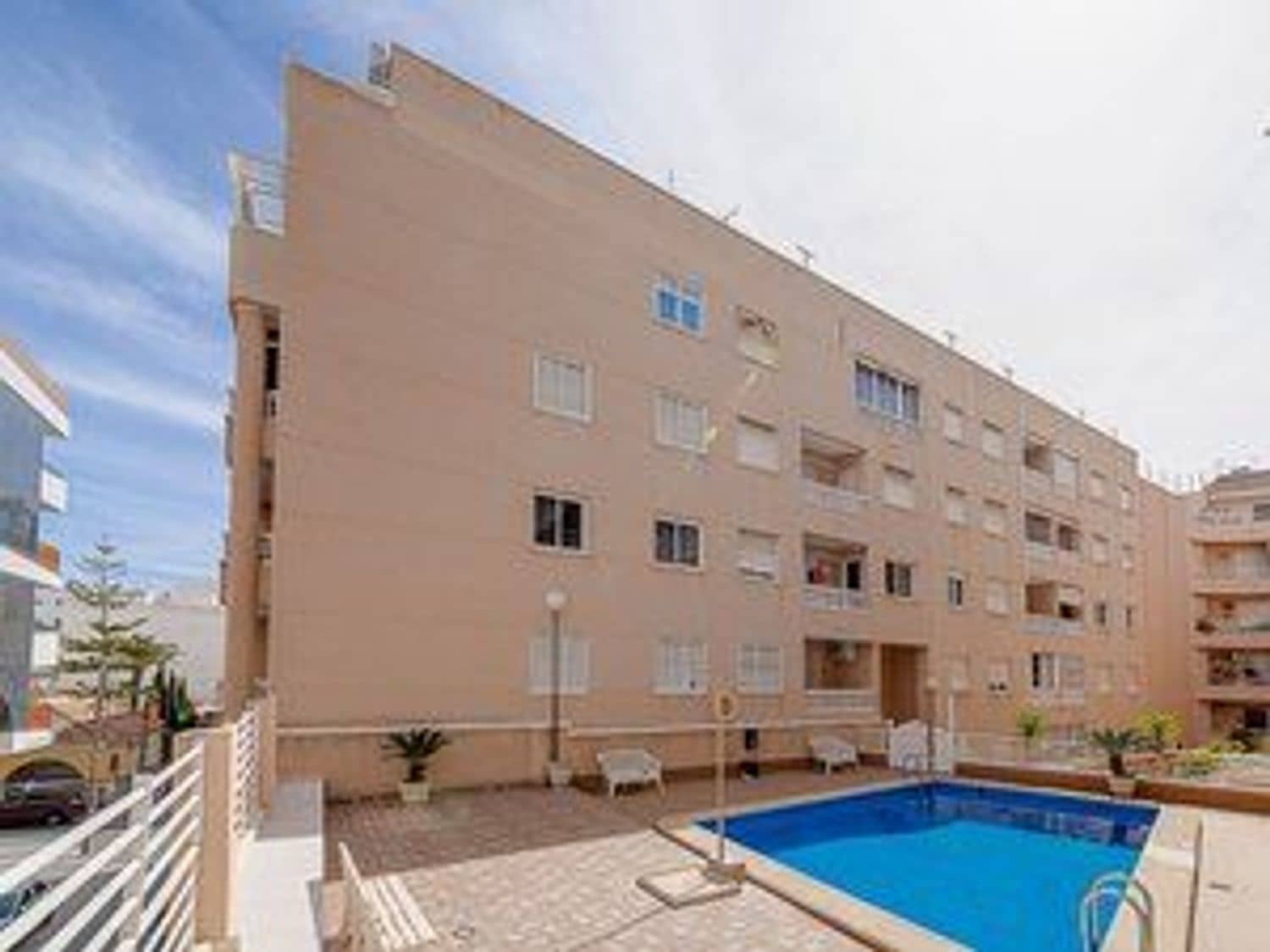 2 soveværelse Lejlighed til salg i Torrevieja med swimmingpool garage - € 159.000 (Ref: 9512041)