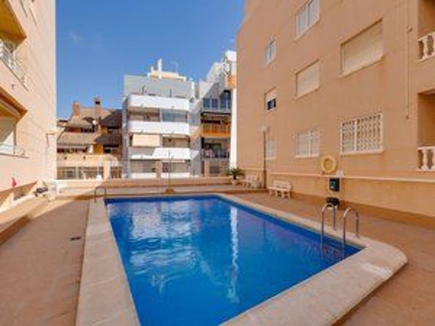 2 soveværelse Lejlighed til salg i Torrevieja med swimmingpool garage - € 159.000 (Ref: 9512041)