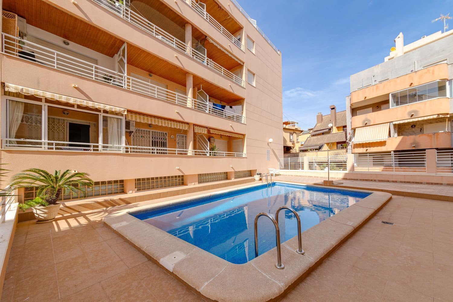 2 soveværelse Lejlighed til salg i Torrevieja med swimmingpool garage - € 159.000 (Ref: 9512041)