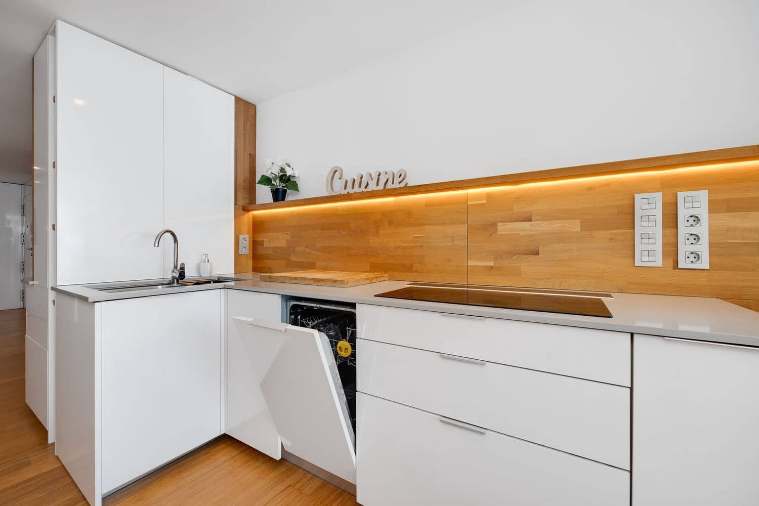 1 bedroom Apartment for sale in Torrevieja with garage - € 167,000 (Ref: 9529241)