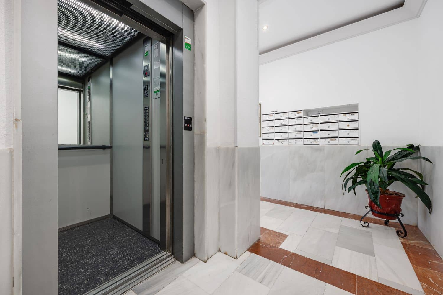 1 bedroom Apartment for sale in Torrevieja with garage - € 167,000 (Ref: 9529241)