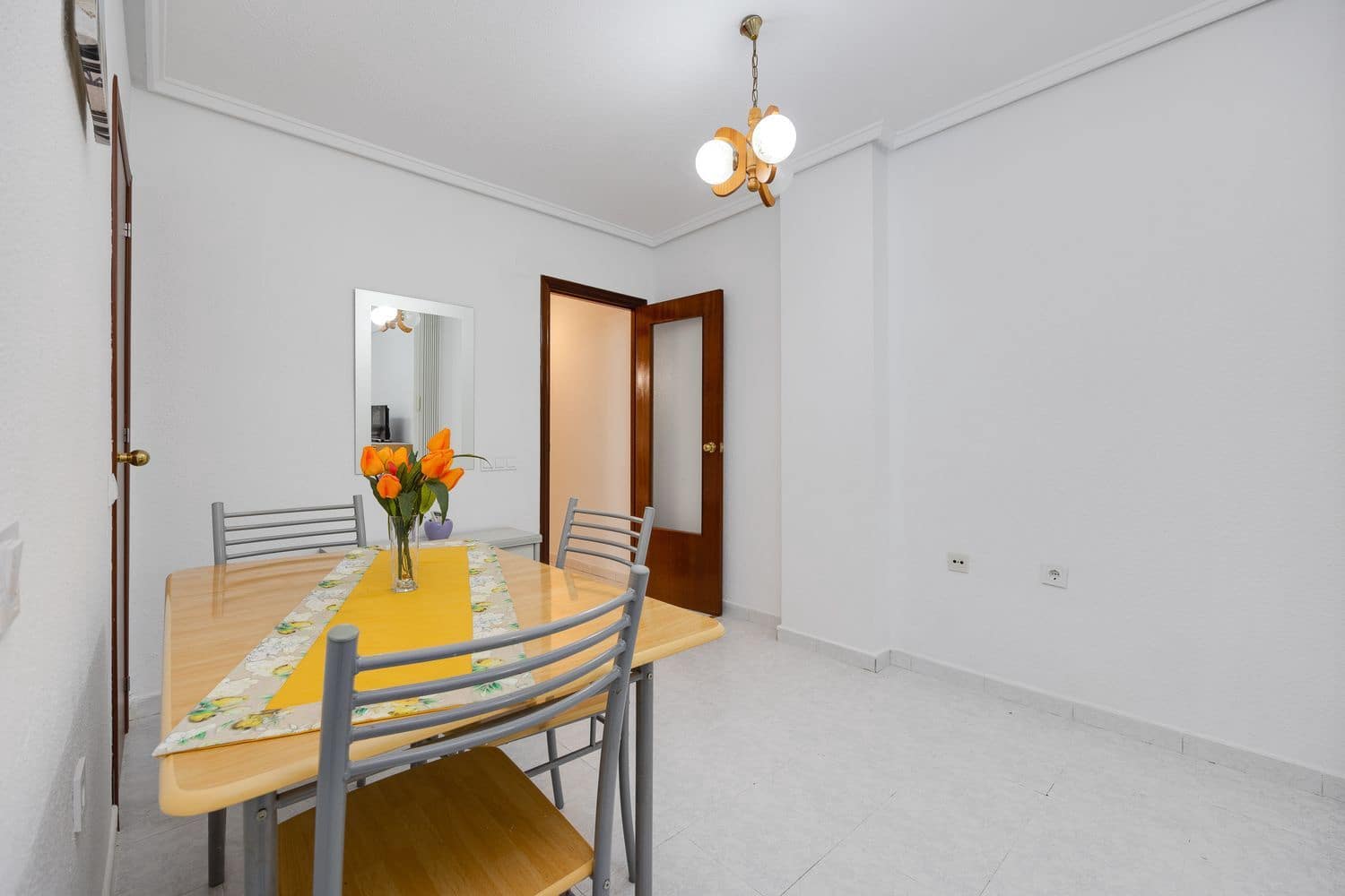 1 makuuhuone Huoneisto myytävänä paikassa Torrevieja mukana uima-altaan 
autotalli - 91 500 € (Ref: 9554368)