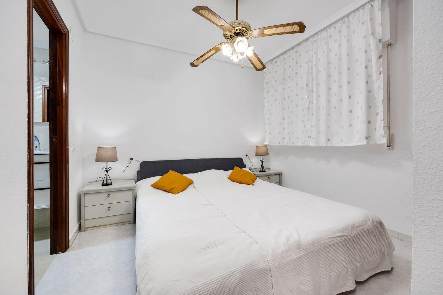 1 makuuhuone Huoneisto myytävänä paikassa Torrevieja mukana uima-altaan 
autotalli - 91 500 € (Ref: 9554368)