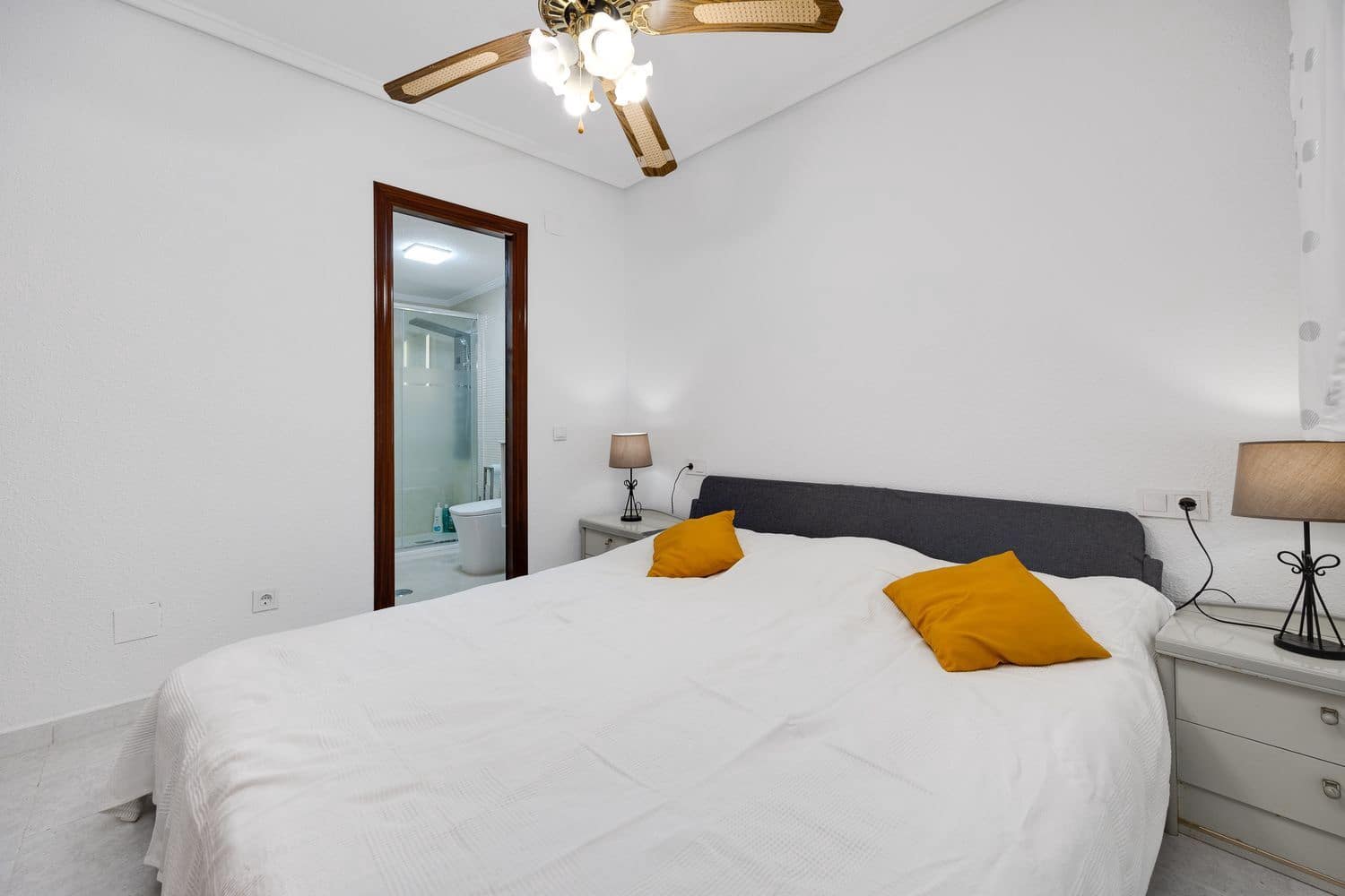 1 makuuhuone Huoneisto myytävänä paikassa Torrevieja mukana uima-altaan 
autotalli - 91 500 € (Ref: 9554368)