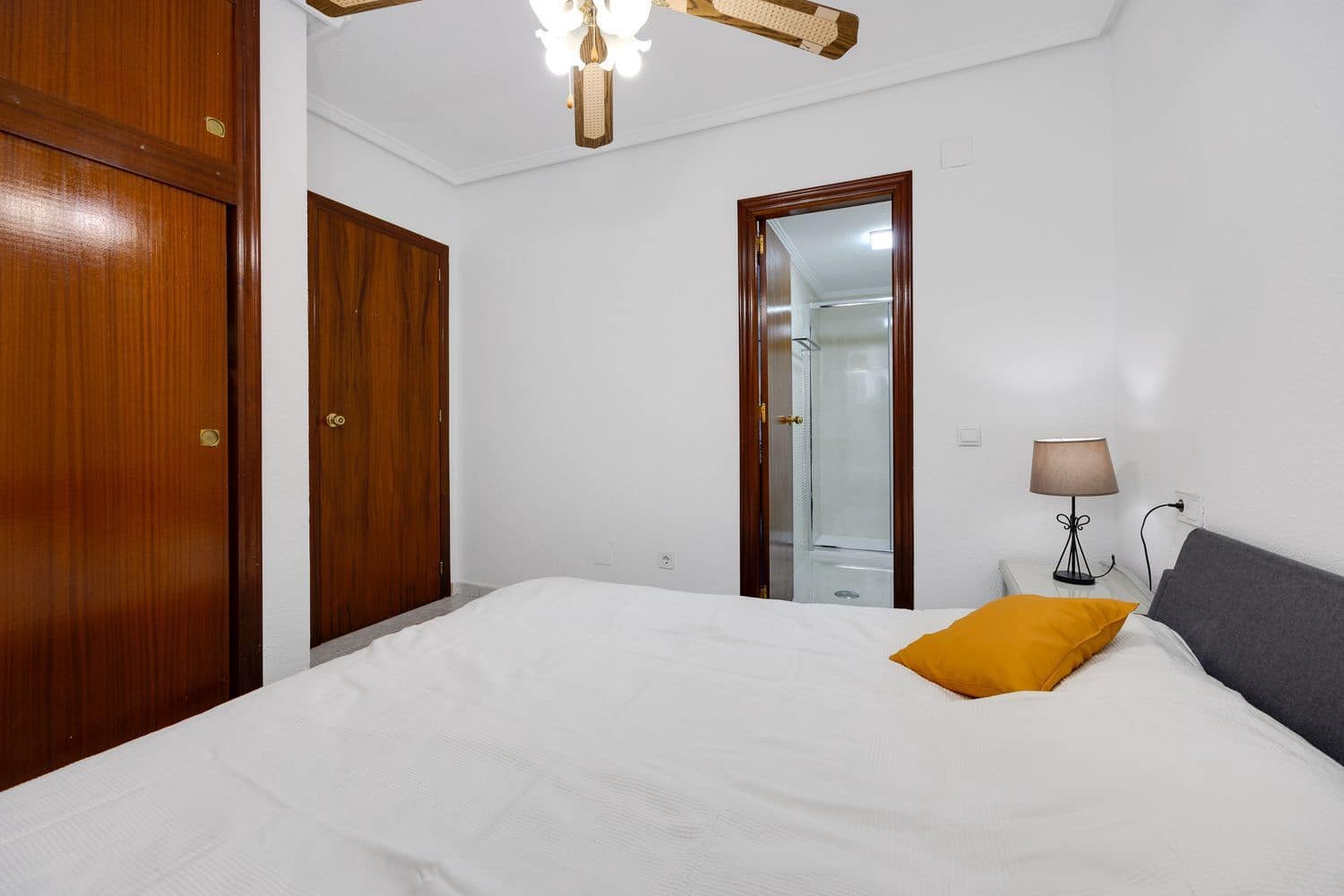 1 makuuhuone Huoneisto myytävänä paikassa Torrevieja mukana uima-altaan 
autotalli - 91 500 € (Ref: 9554368)